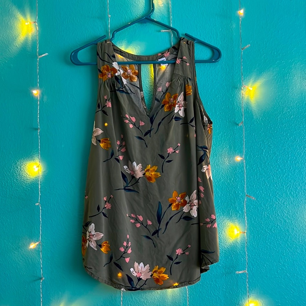 Old Navy Women’s blouse top tank Large L perfect colors for Fall!